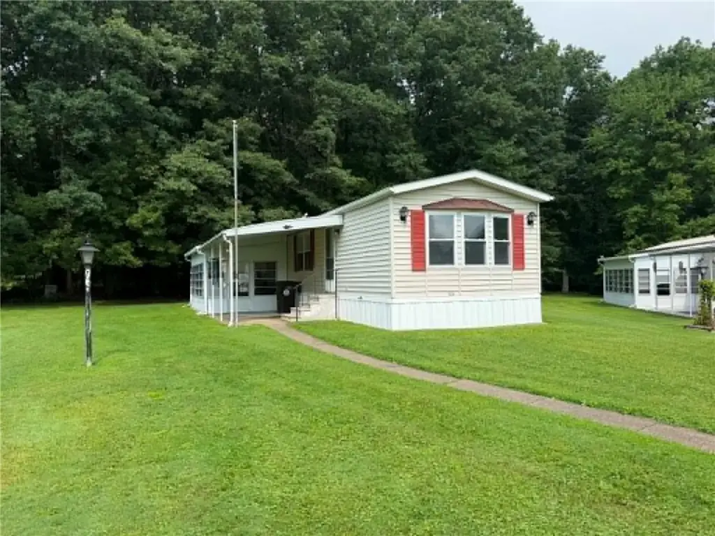 1529 Lee Lane , Grove City Boro
