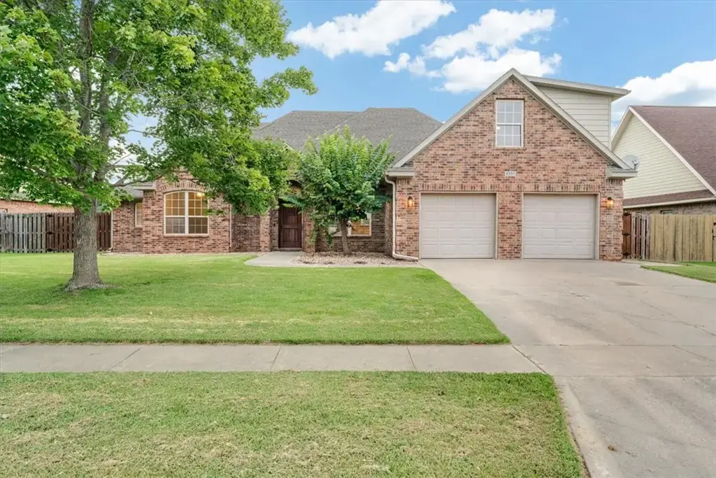 4334 E Oakmont Drive, Fayetteville