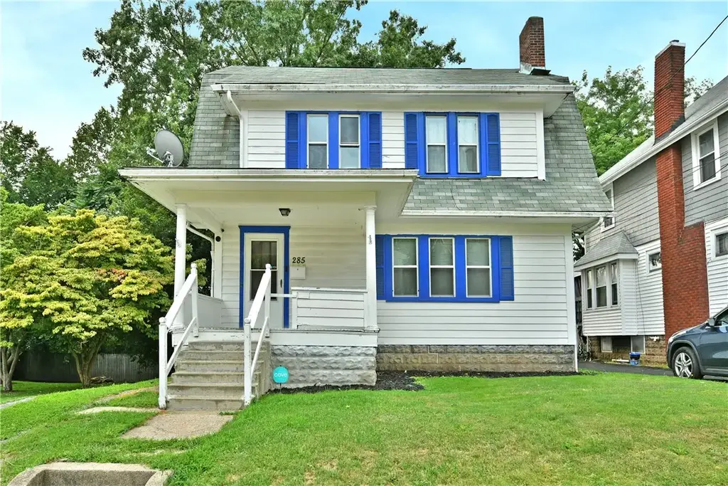 285 Independence Court , Sharon