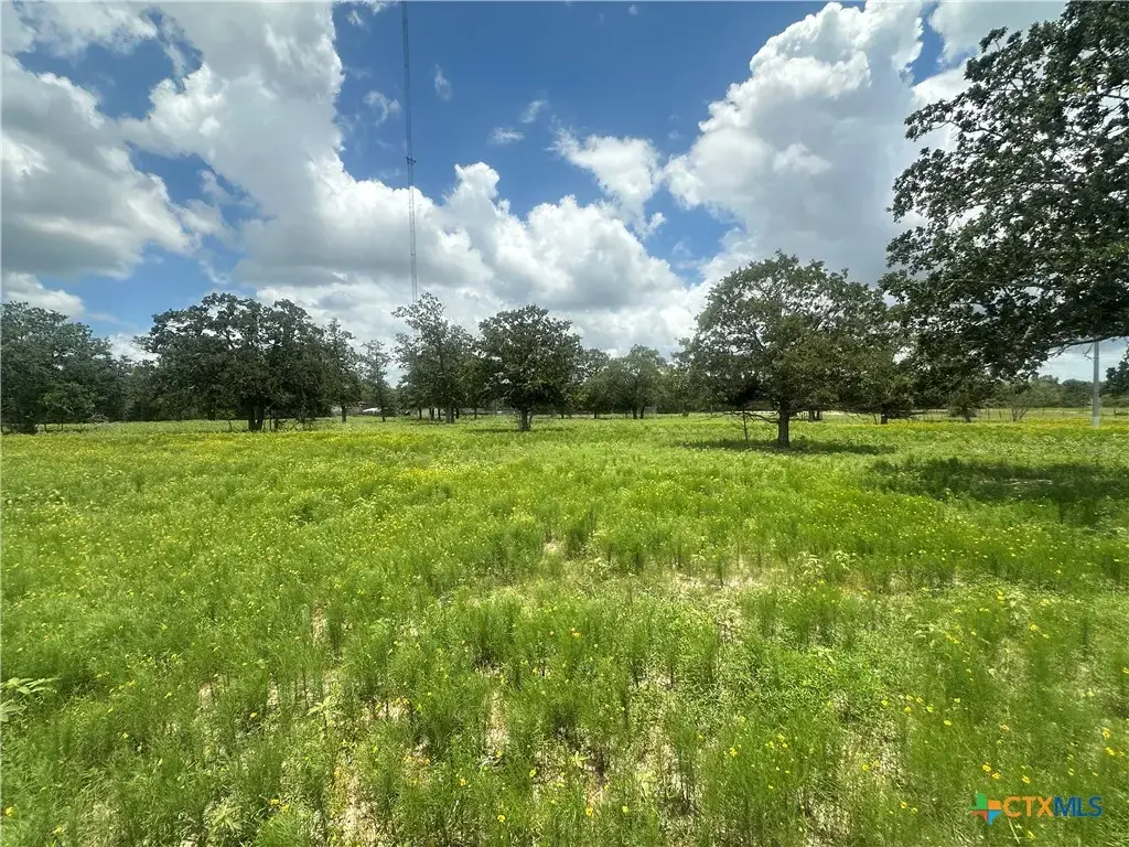 3351 W I 10 Frontage Road, Flatonia