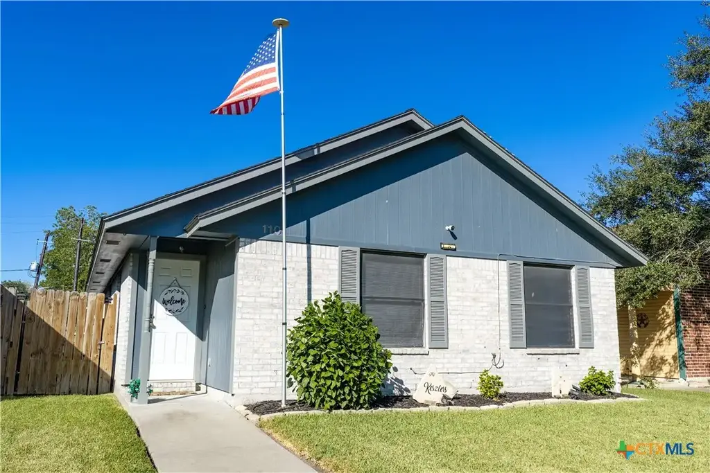 110 Idylwood Place, Victoria