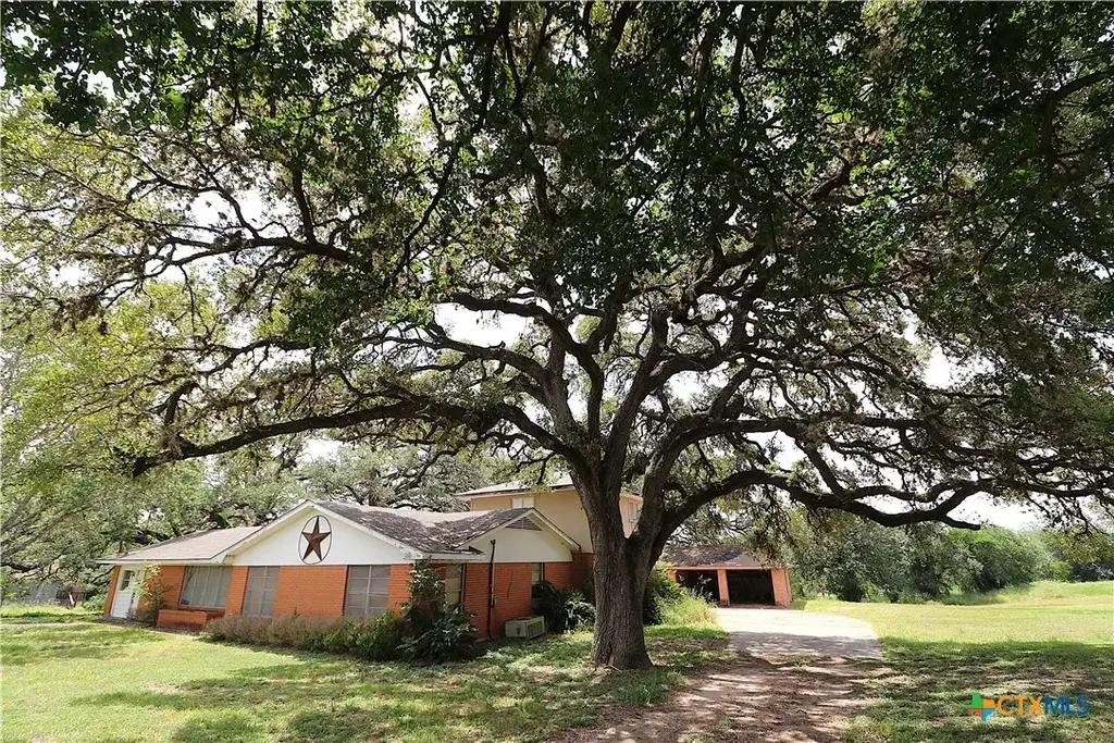 229 E Fannin Street, Goliad
