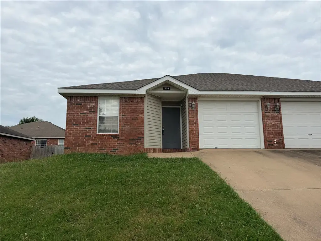 234 Graystone Circle, Centerton