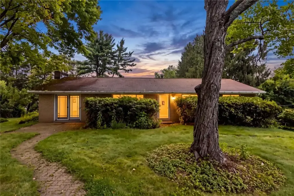 106 Oak Hill Drive , Middlesex