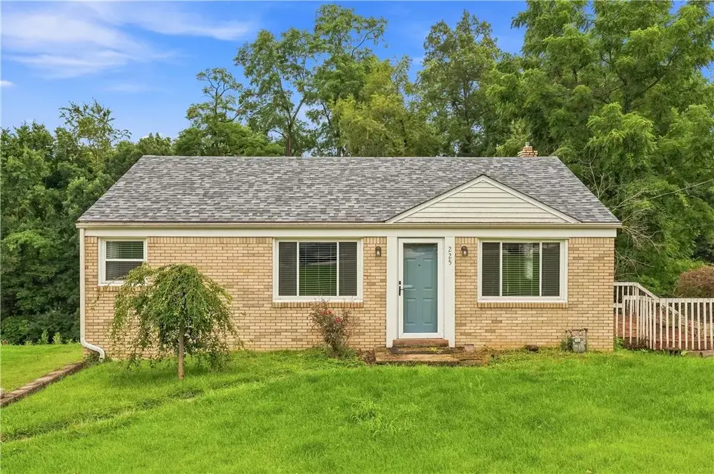 225 Coral Drive , Upper St Clair