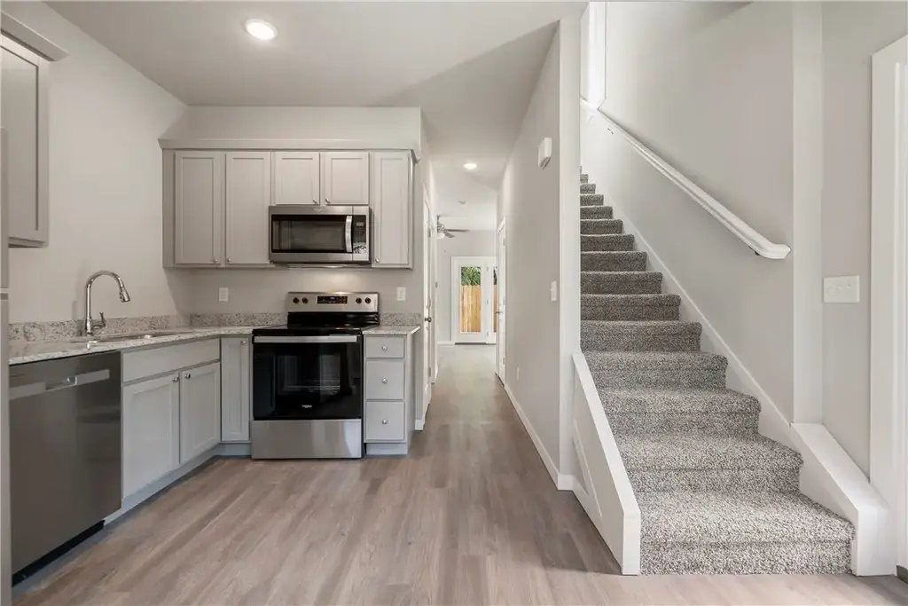 1336 West Avenue 112, Fayetteville