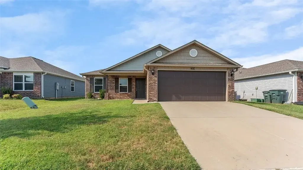 992 E Starling Street, Fayetteville
