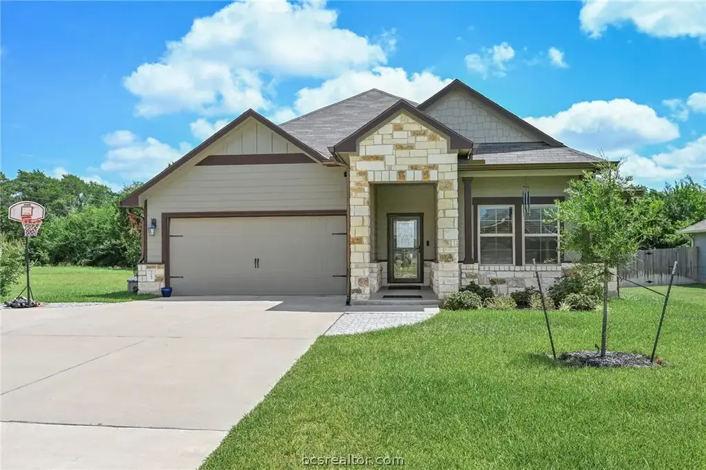 2042 Rock Ridge Avenue, Bryan