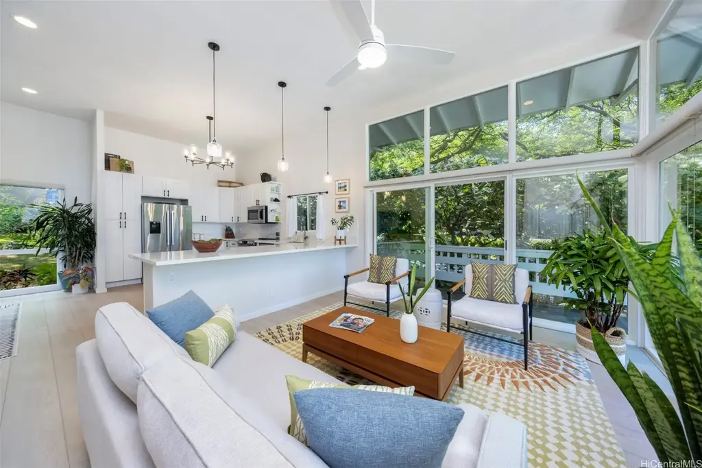 1500 Kalaniiki Street # 13, Honolulu