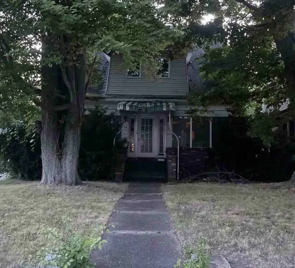 724 Main, Meadville City
