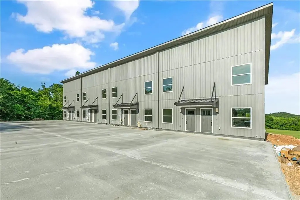 18398 71 Highway 108, Jane