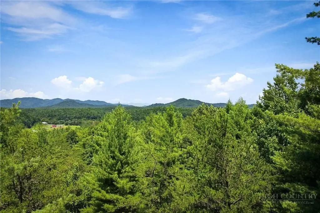 120 Johns Ridge Parkway, Lenoir