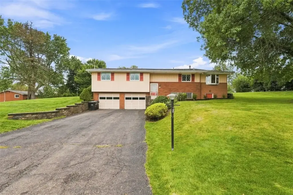 251 Alcott Drive , Ohio