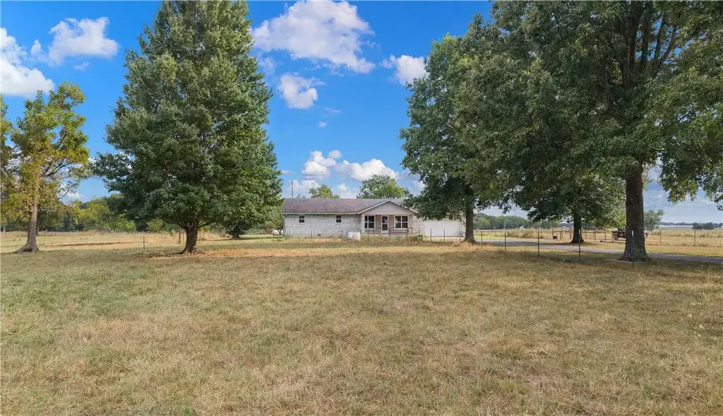 9671 Farm  2230 Road, Cassville