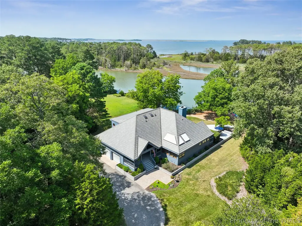 70 Finns Point Lane, Hampton