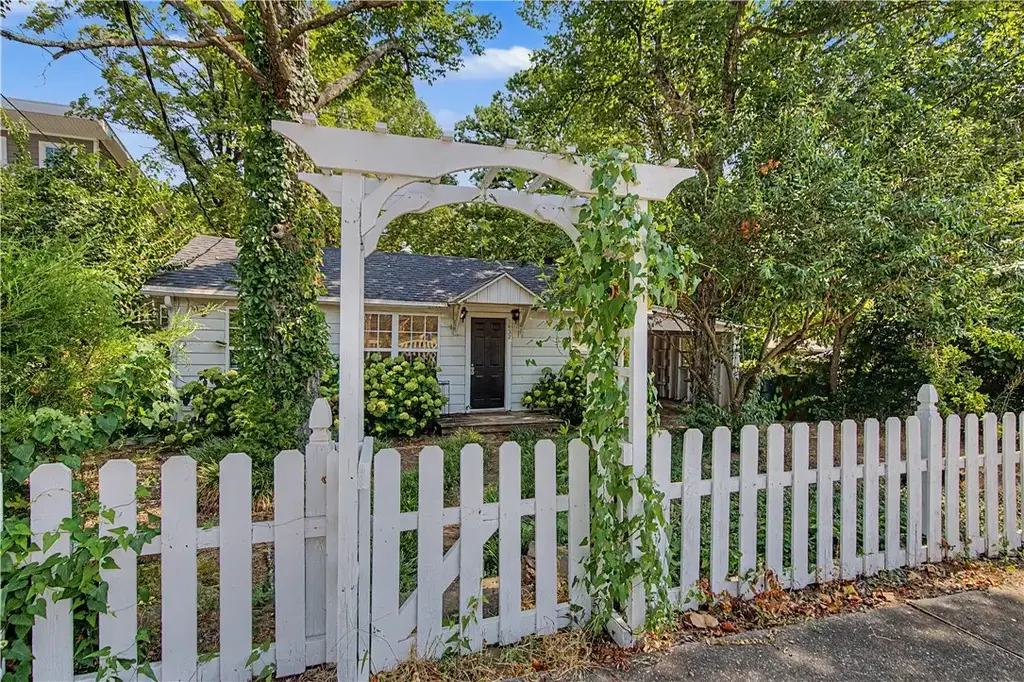 1432 Van Buren Avenue, Fayetteville