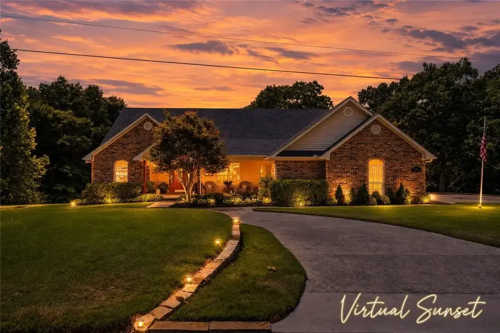 1520 N Woodland Drive, Rogers