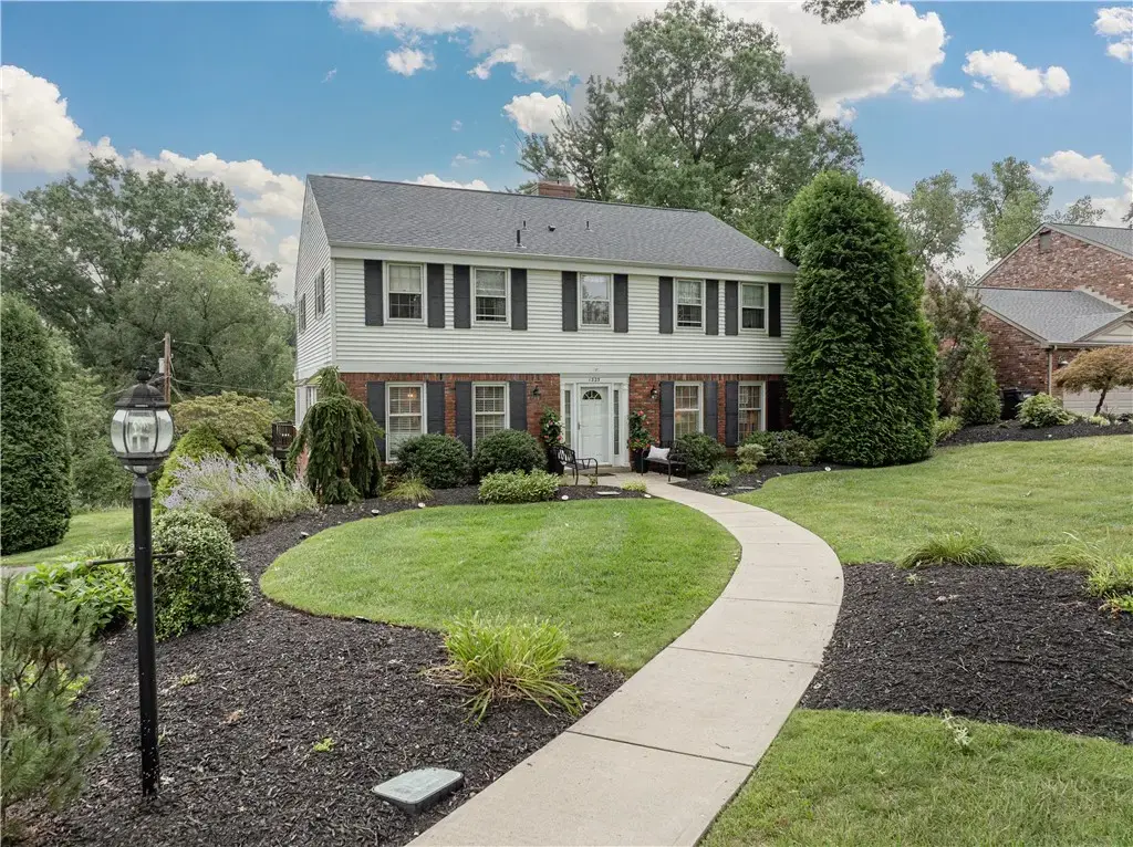 1823 Tragone Drive, Upper St Clair