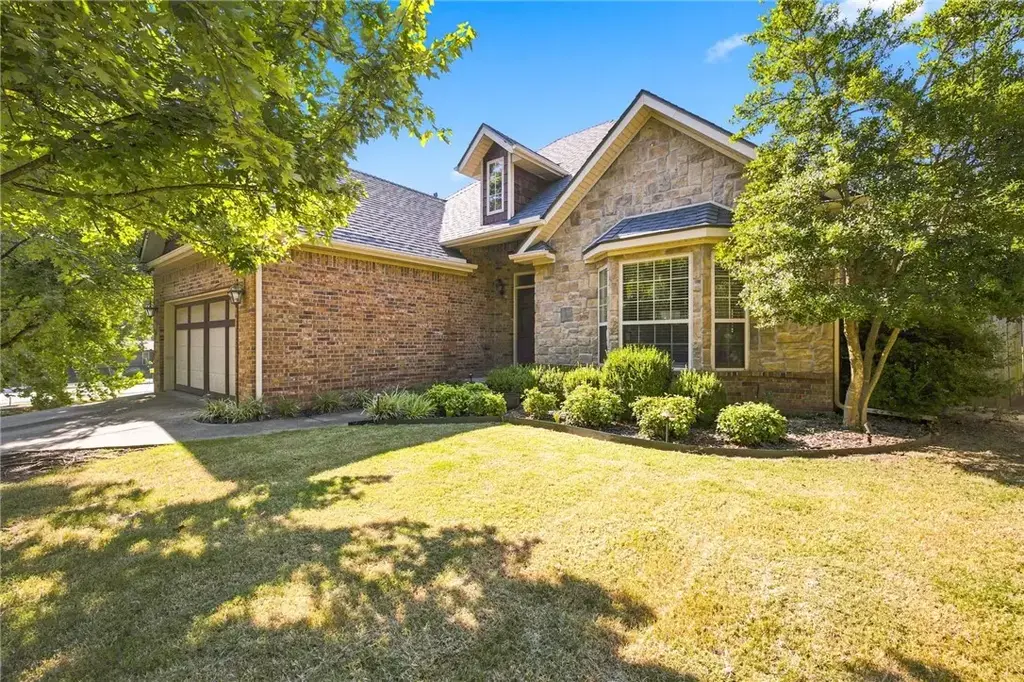 833 E Birwin Street, Fayetteville