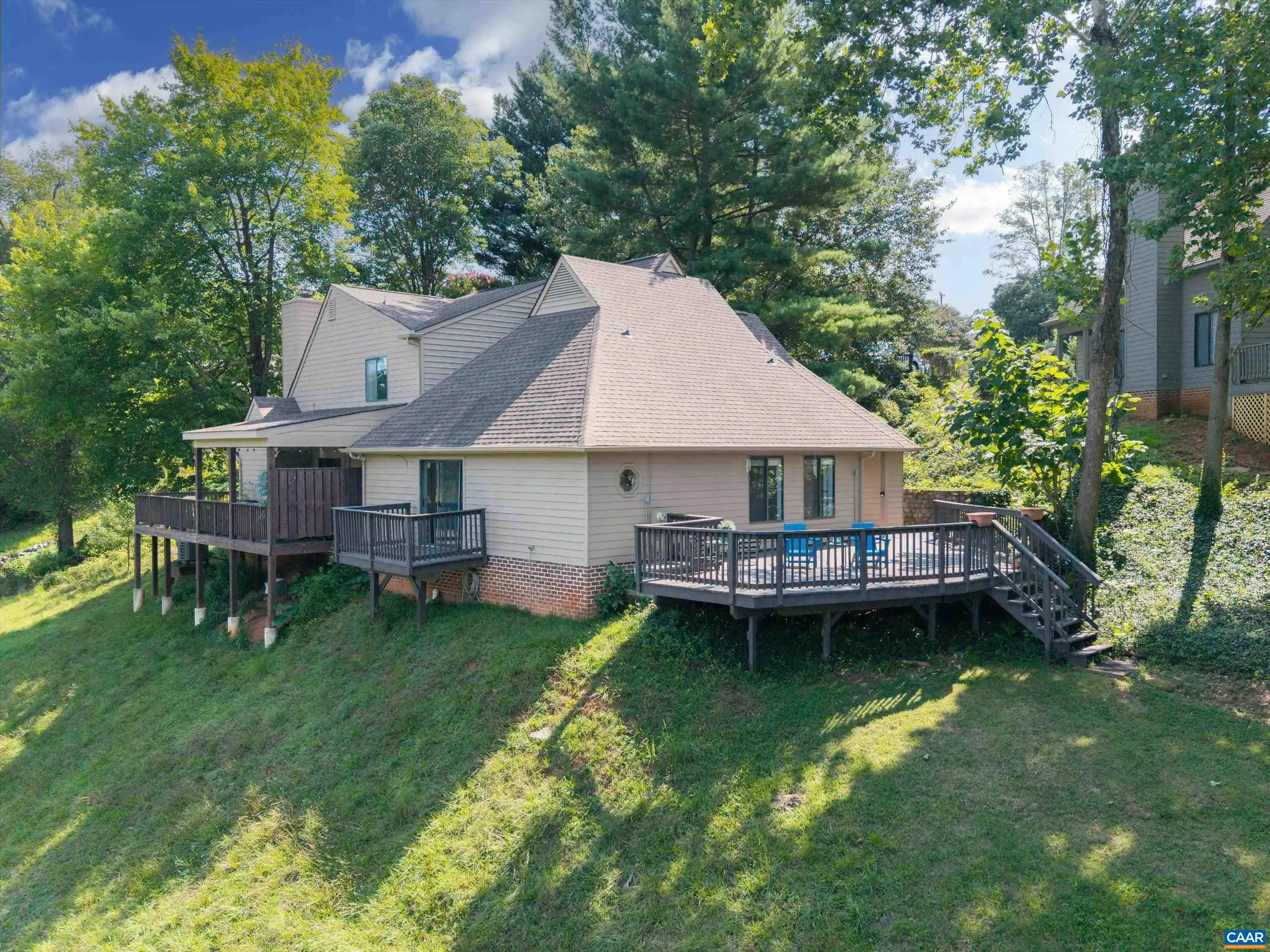 1694 Royal Oak Ct, Charlottesville