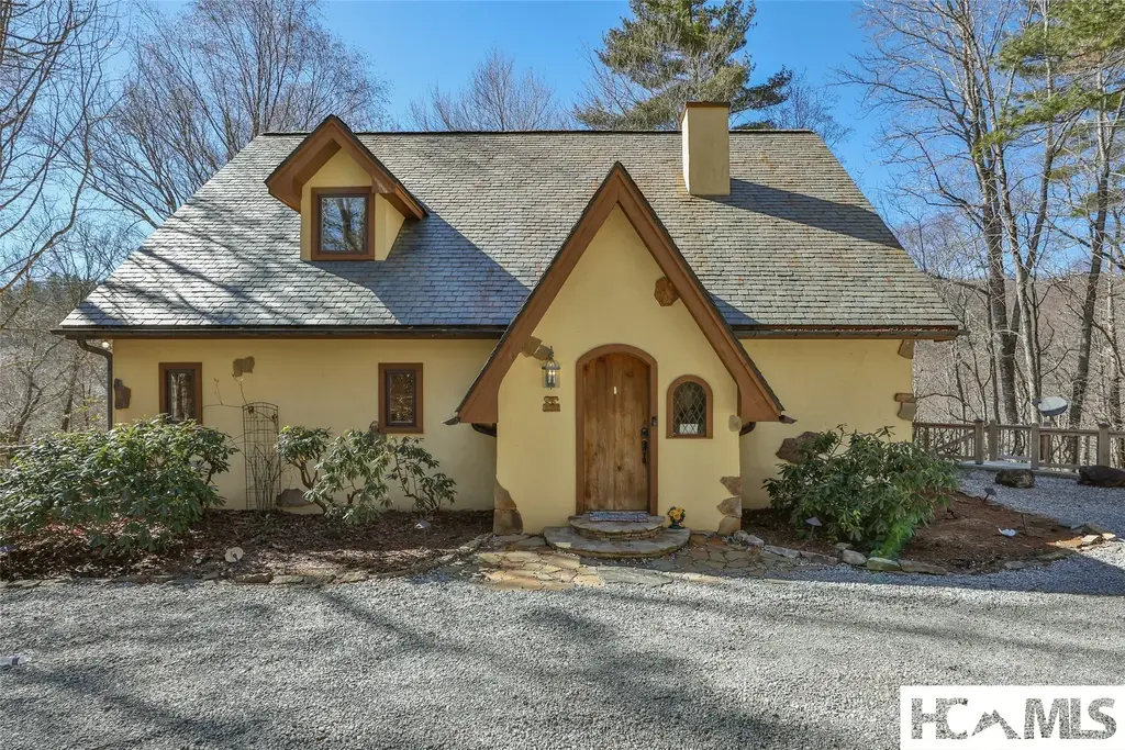 34 Red Cedar Court, Sapphire