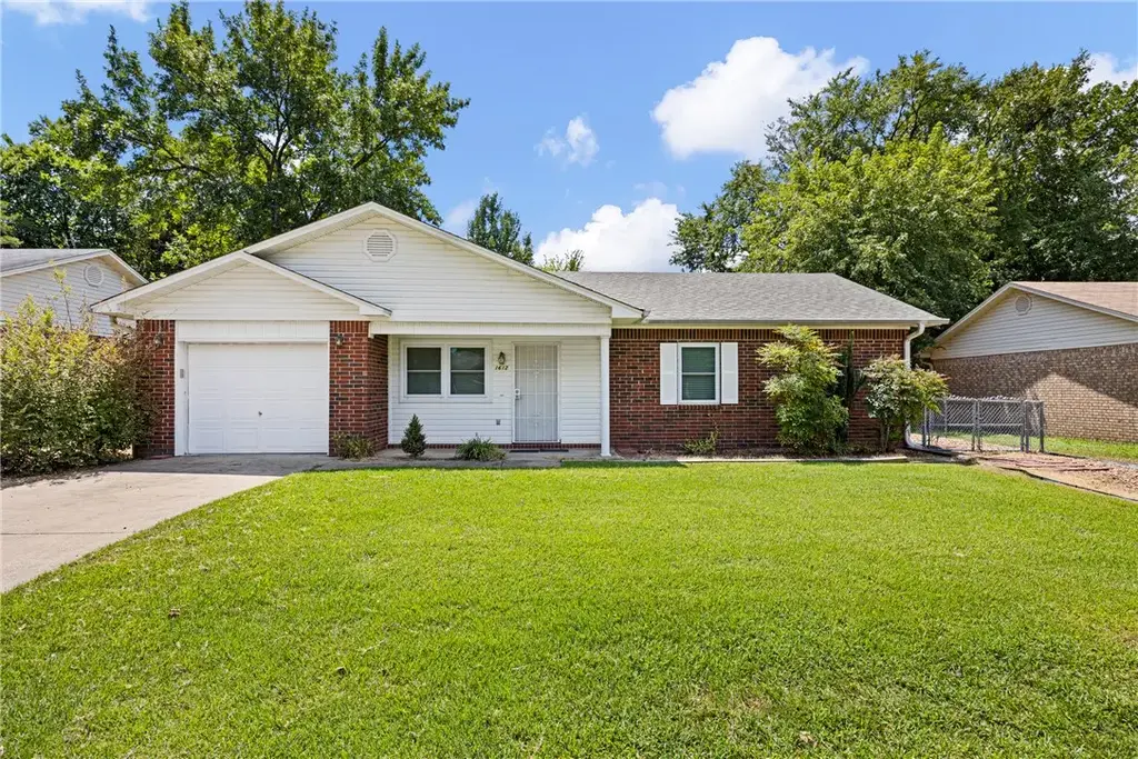 1612 E L Street, Russellville