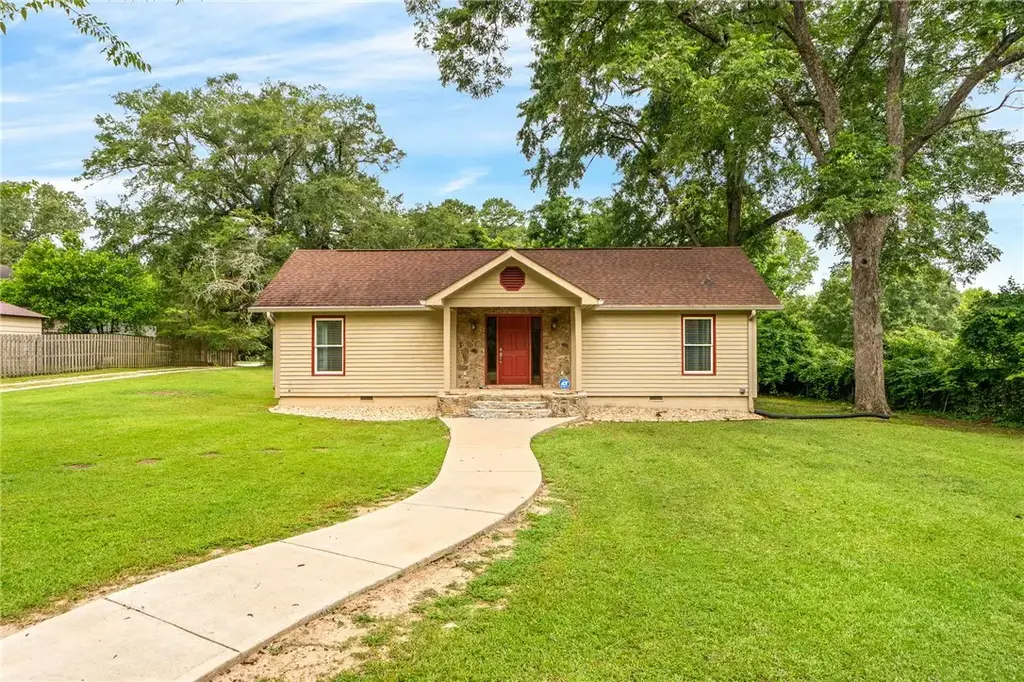 580 E University Dr, Auburn