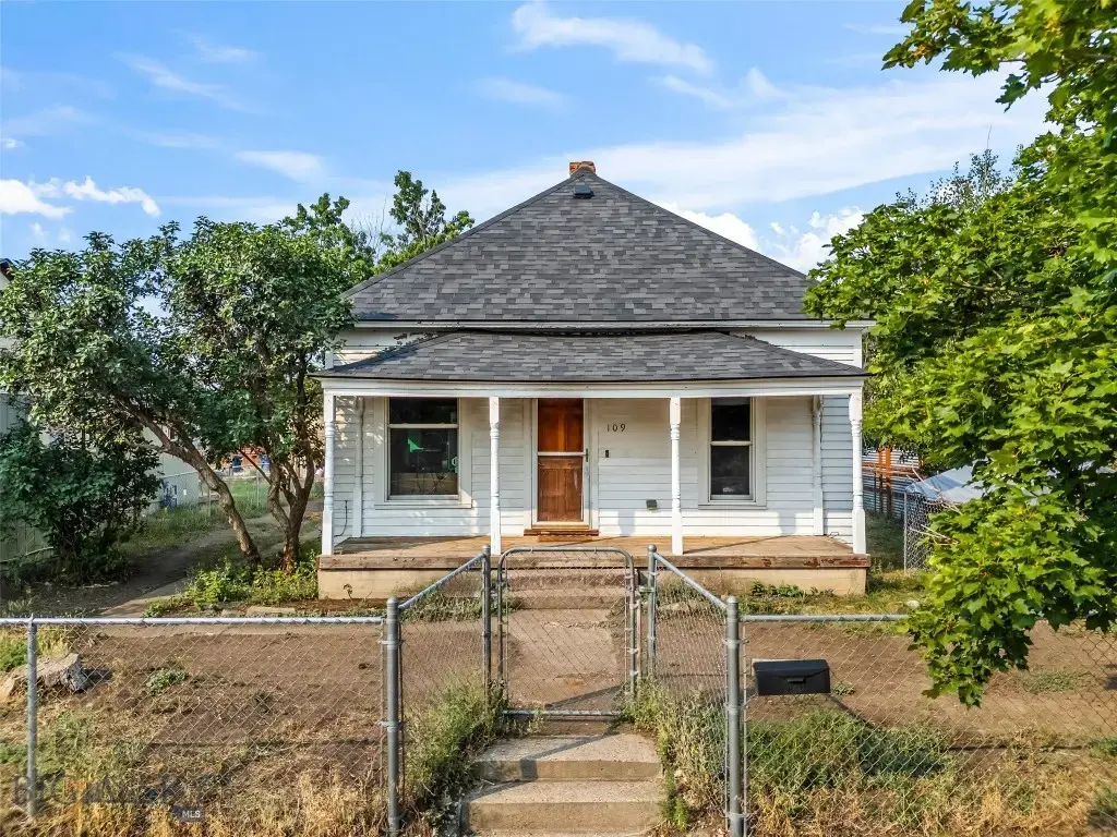 109 N G Street, Livingston