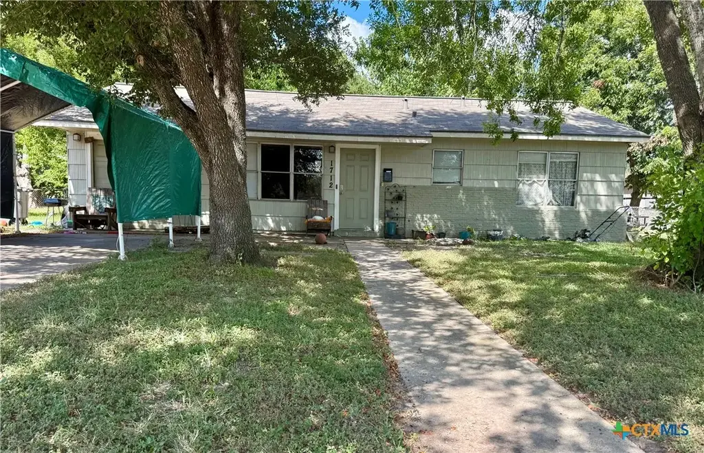 1712 Bowie Drive, Victoria