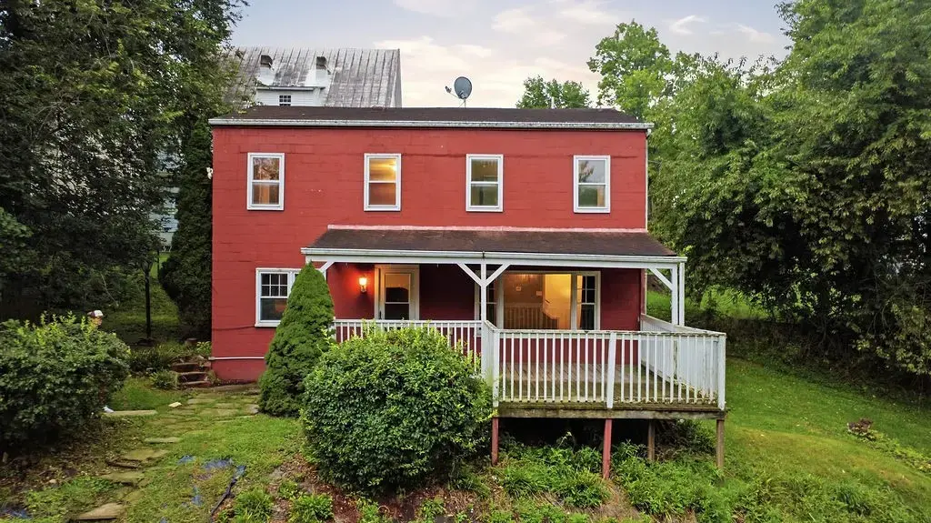 9 1/2 Pitt Street , Canonsburg