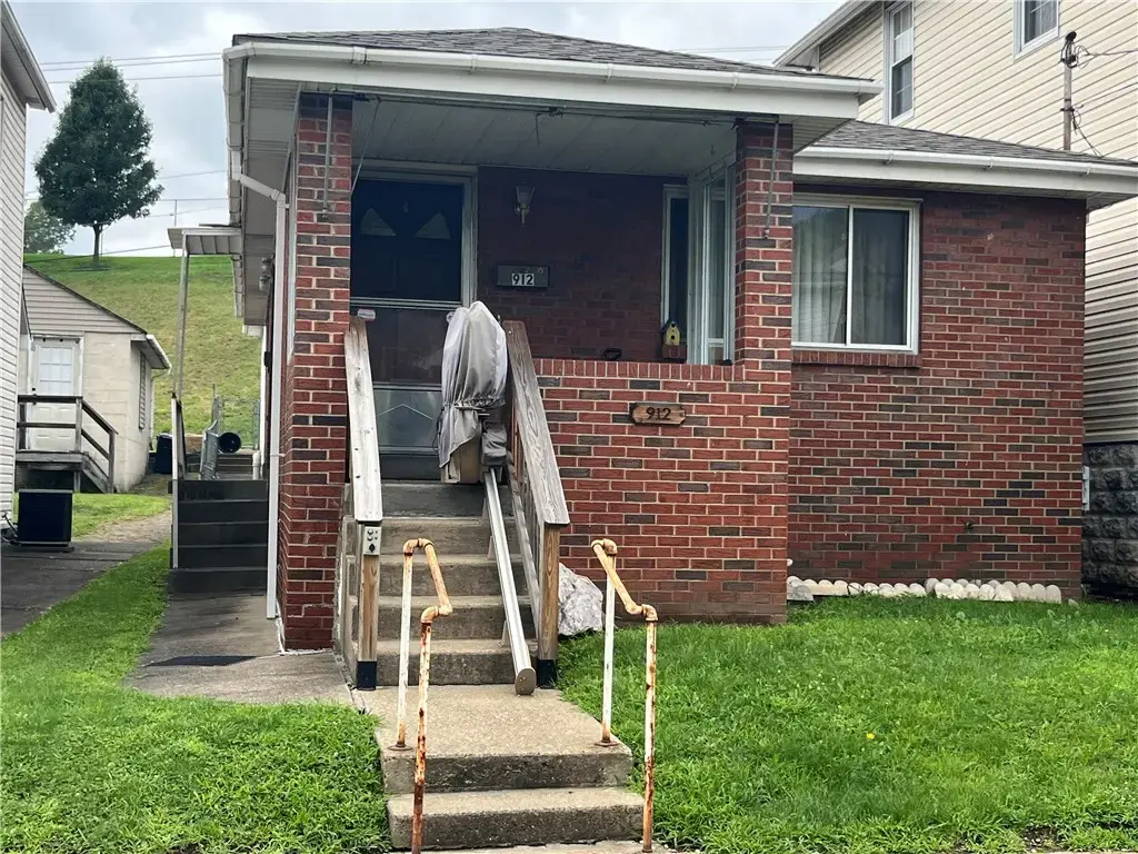 912 Vermont Avenue , Glassport