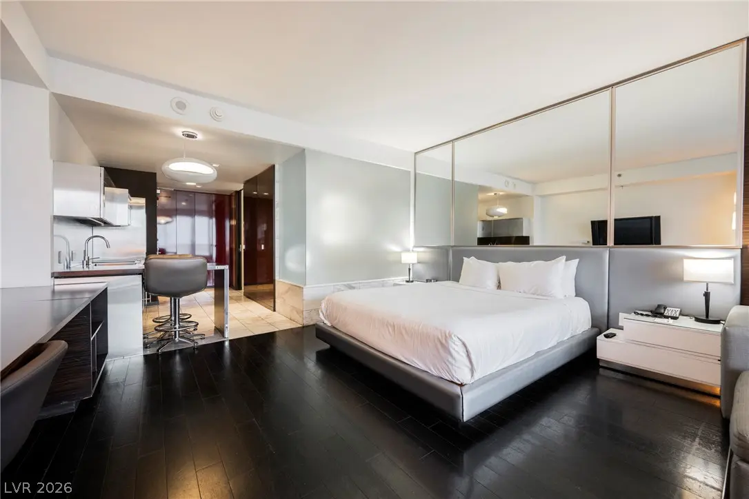 4381 W Flamingo Road 2520, Las Vegas