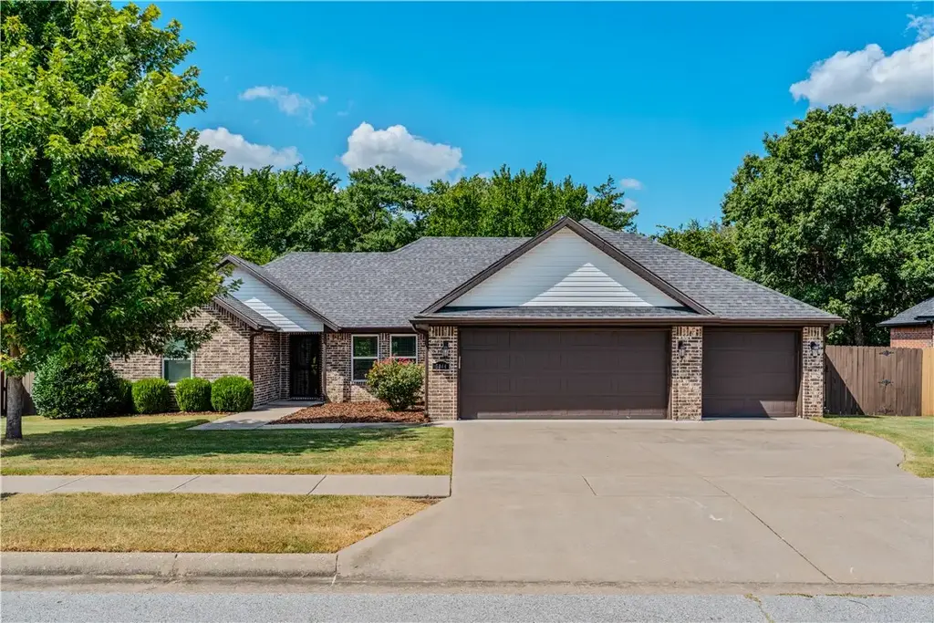 5044 E Talon Trail, Fayetteville