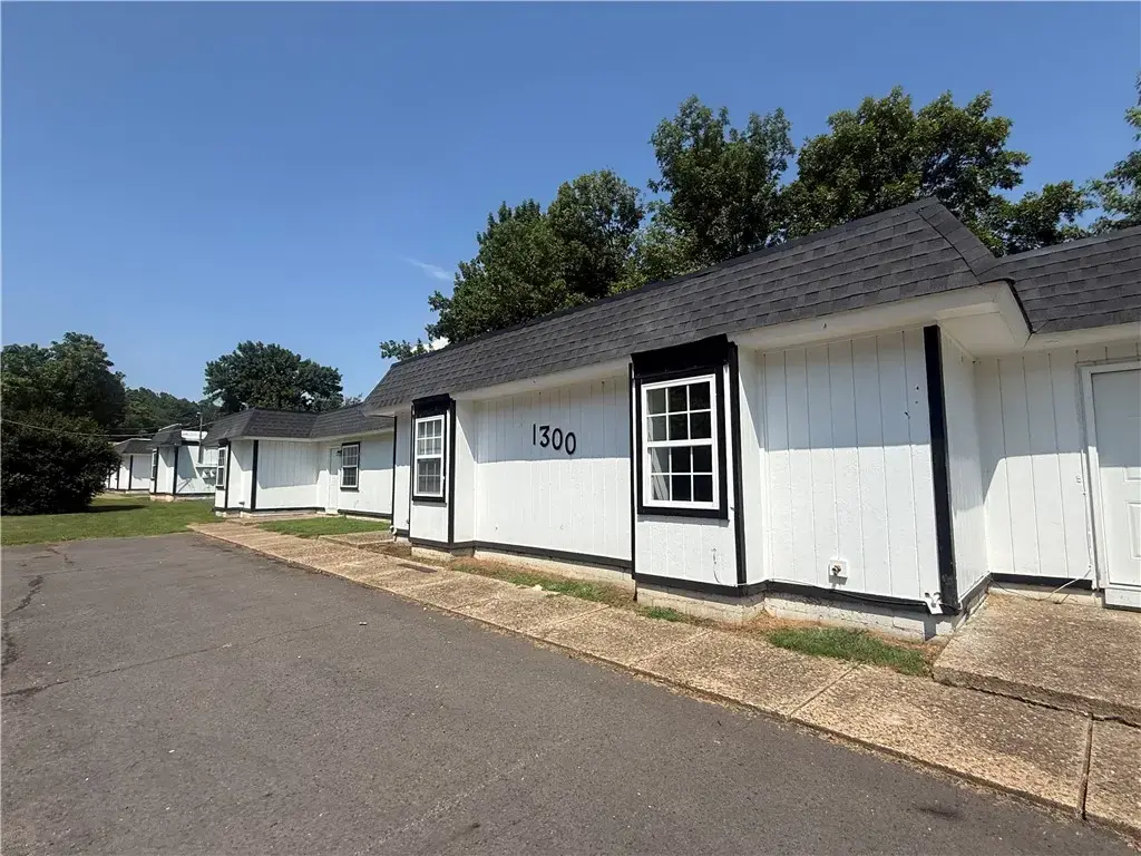 1300-1306 N Greenwich Avenue, Russellville