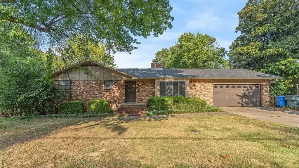 476 N Oliver Avenue, Fayetteville