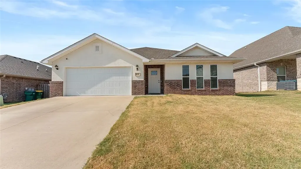 2120 Tallgrass Terrace, Centerton