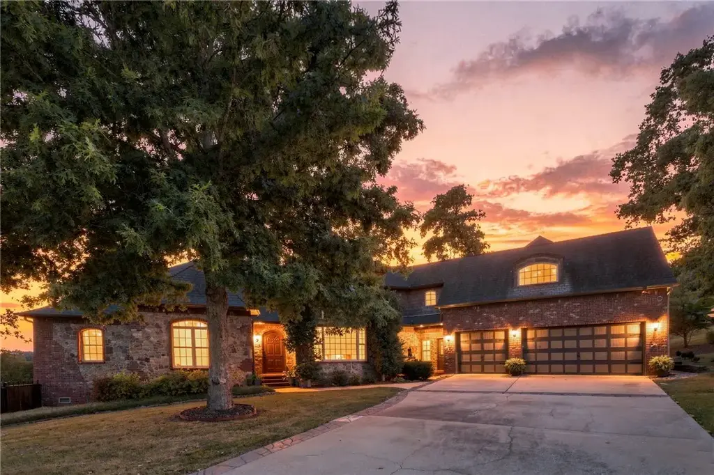 905 Nw Provence Place, Bentonville