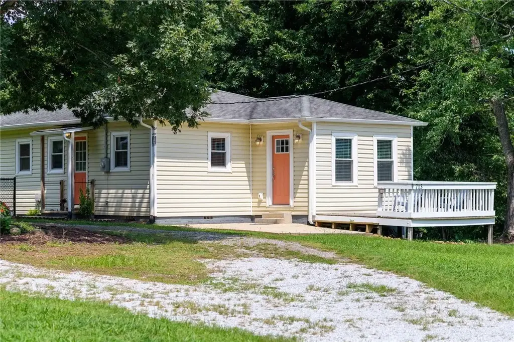 713 Sw Wilmont Street, Lenoir
