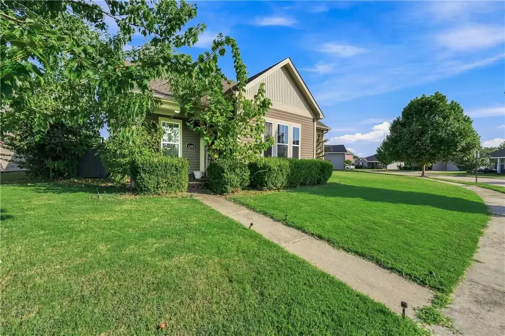 1140 S Oxbow Way, Fayetteville
