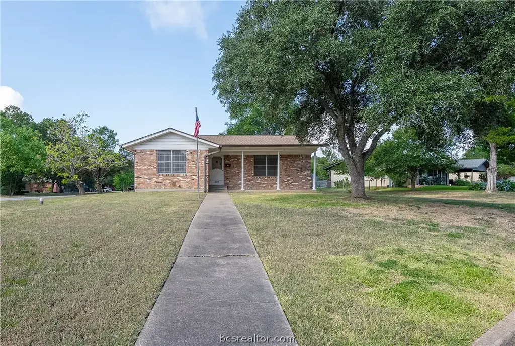 303 Borderbrook Drive, Bryan