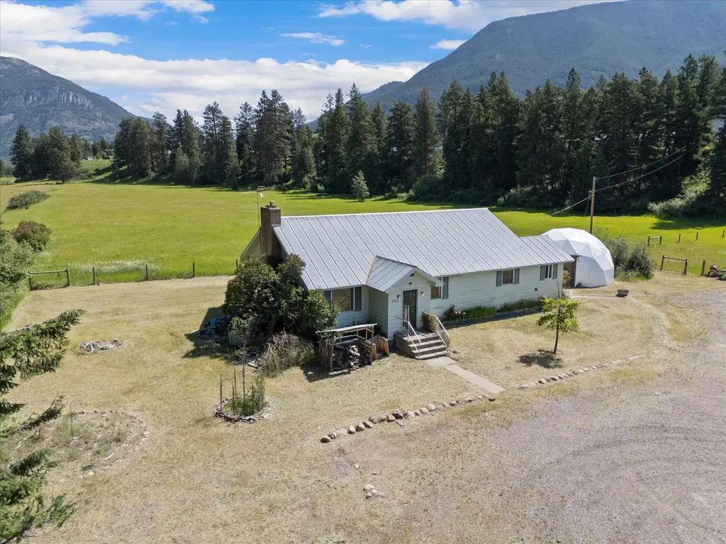7240 Us Highway 2 E, Columbia Falls