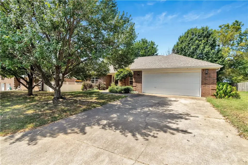 340 E Beca Lane, Prairie Grove