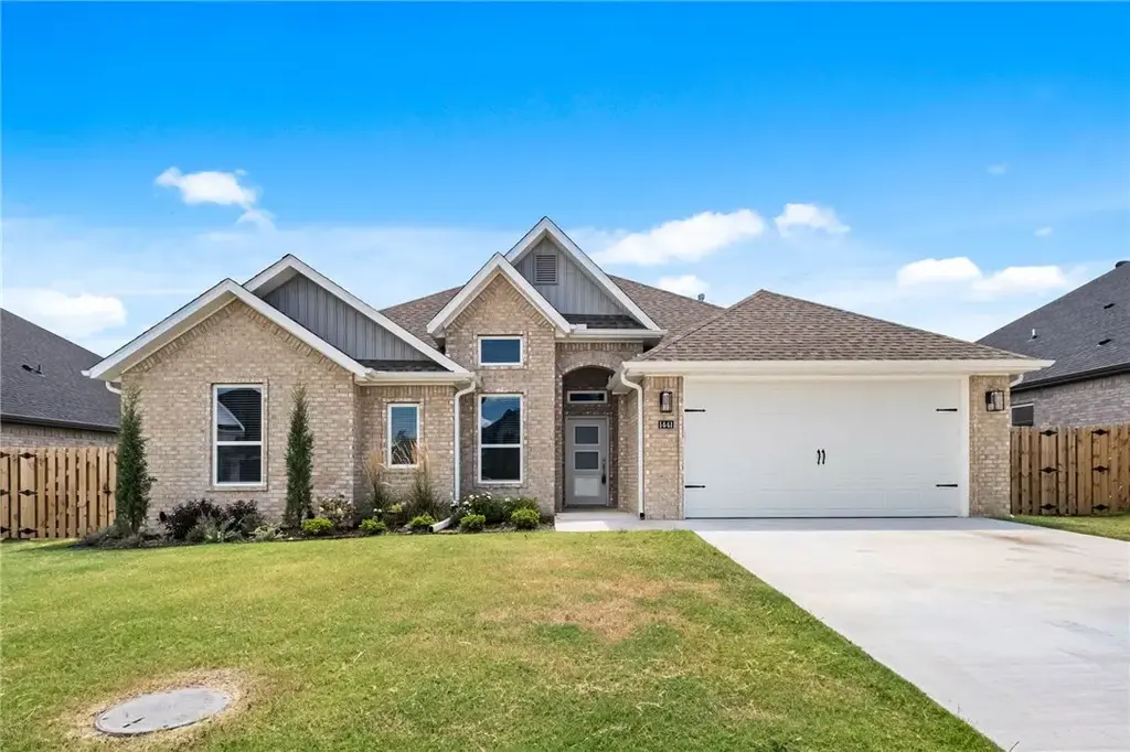 1441 Overcup Oak, Bentonville