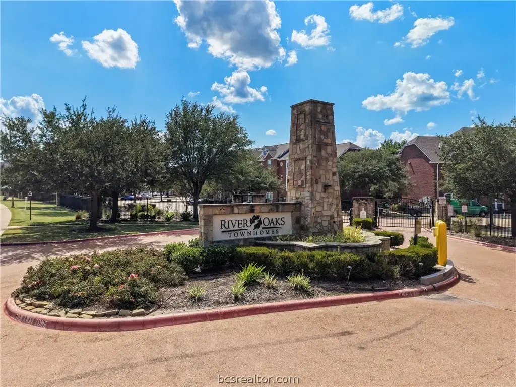 305 Holleman Drive E 301, College Station