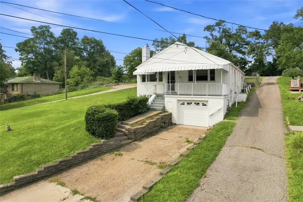 3129 Churchview, Baldwin Boro