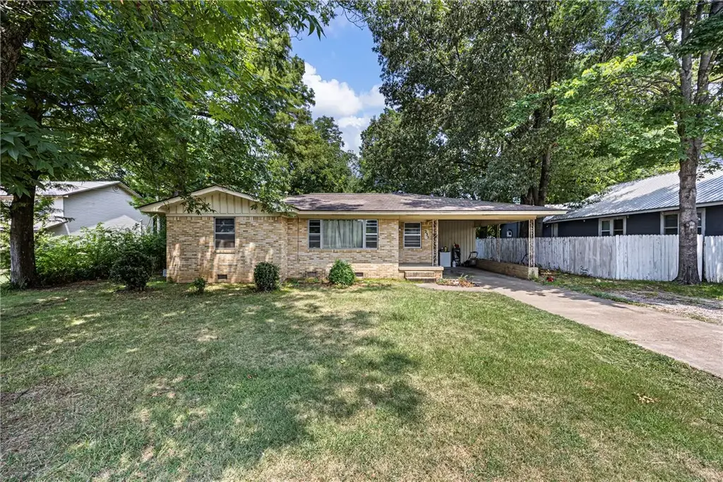 235 E L Street, Russellville