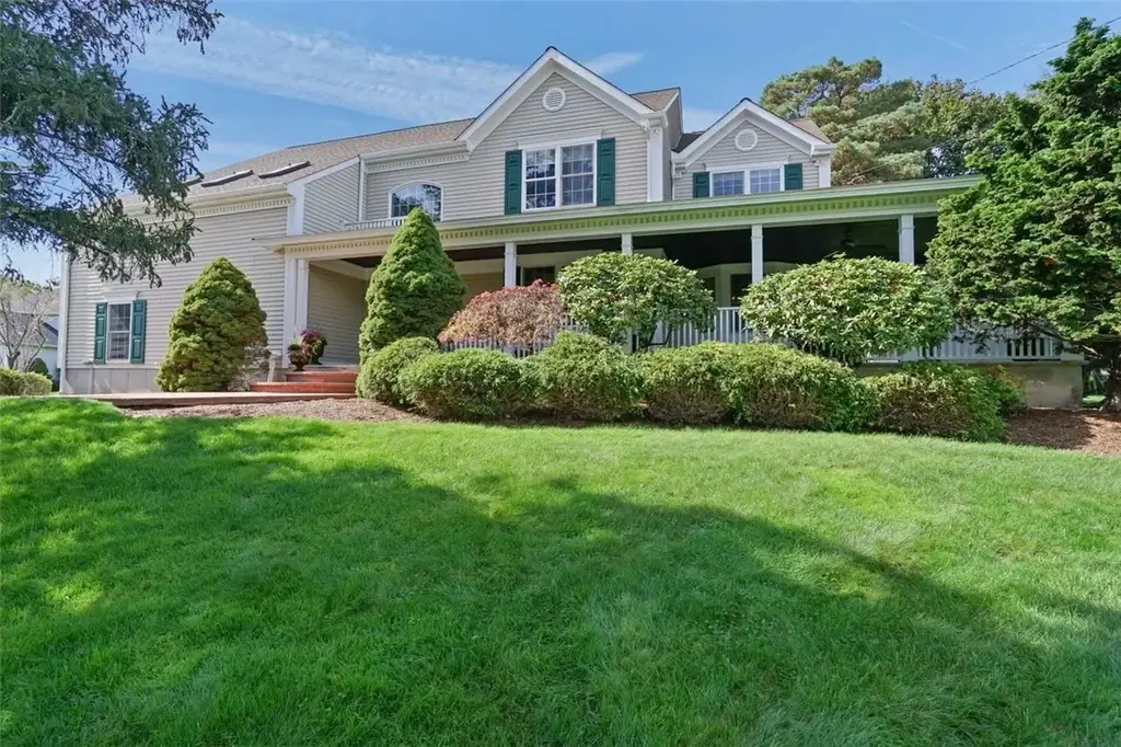 18 Quail Ridge Rd, Cranston