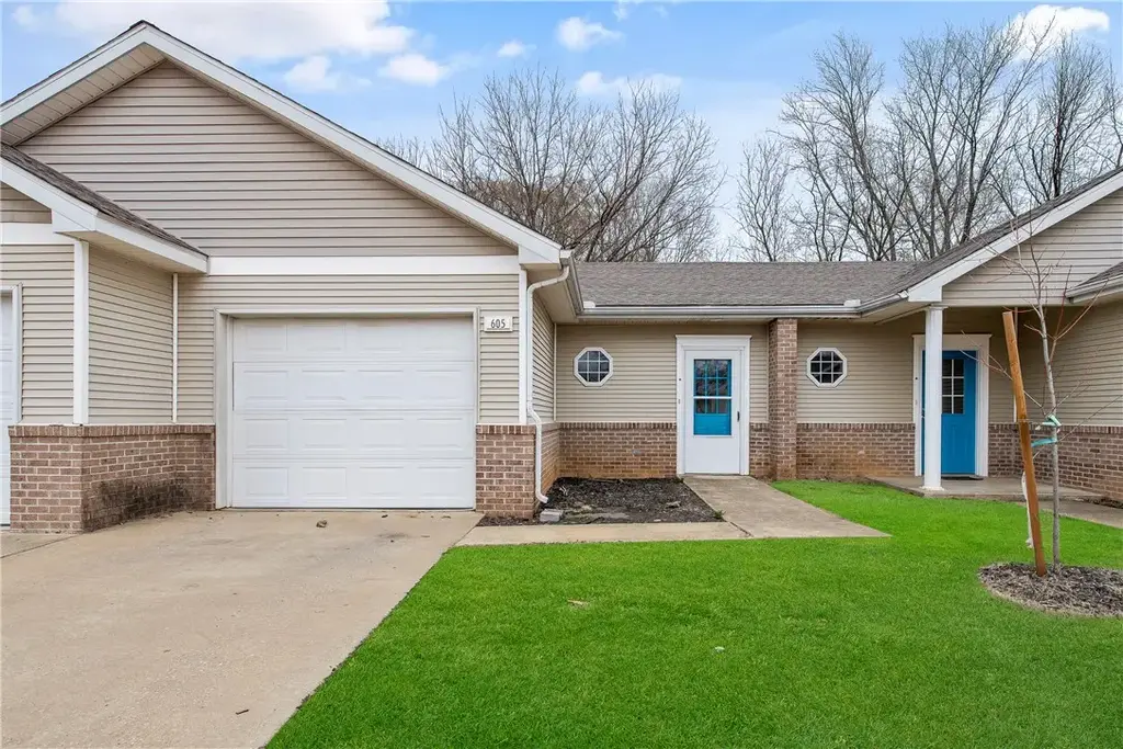 605 N 7th Street, Rogers