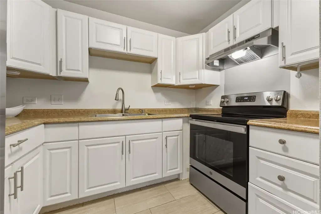 94-546 Kupuohi Street # 27/104, Waipahu