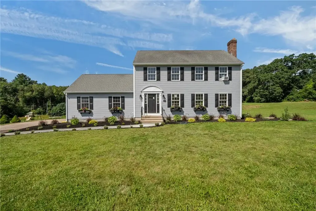 45 Pleasant View Dr, Hopkinton